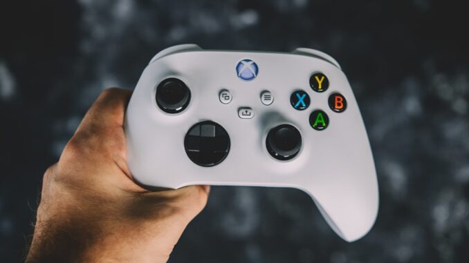 white xbox one game controller